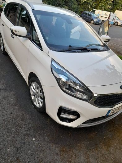 Kia Carents