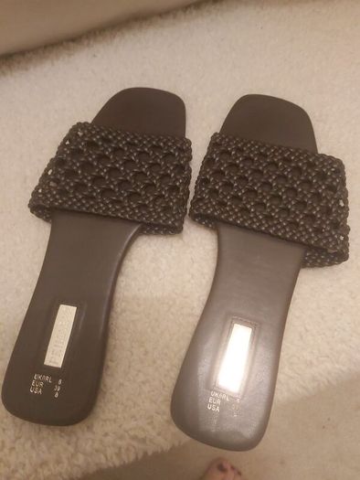 Ladies flats