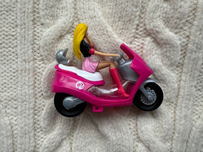 Barbie mini Scooter Mattel 2013 Used Please look at the pictures