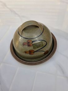Stoneware cheese/butter dish