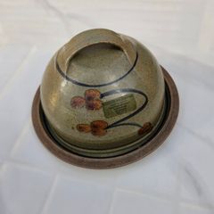 Stoneware cheese/butter dish