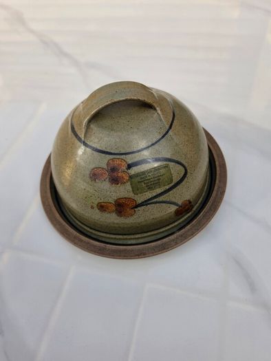 Stoneware cheese/butter dish