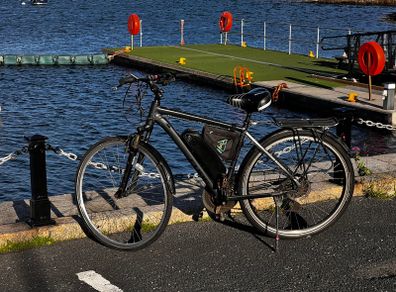 Cube Eletric Bike - 2 Batteries - Cape to protect from rain - 2 Lockers