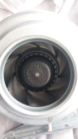 Range hood with an axial duct fan