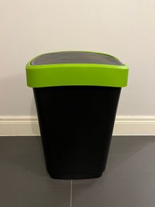 Waste bin with lid