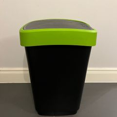 Waste bin with lid