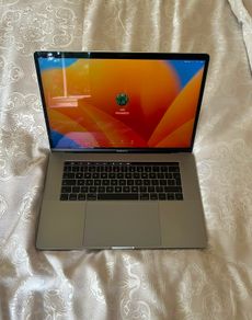 Apple Macbook Pro 15' (2017) i7 16GB RAM 256GB SSD New Battery