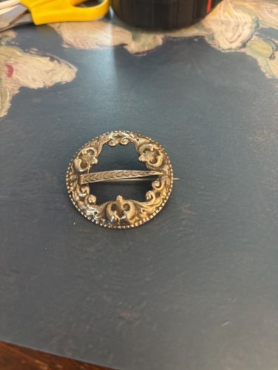 retro brooch