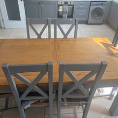 table  +6 chairs.