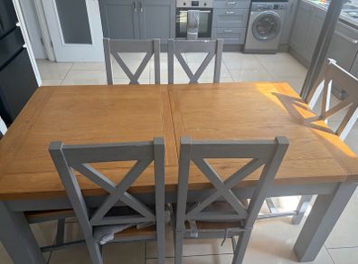 table  +6 chairs.