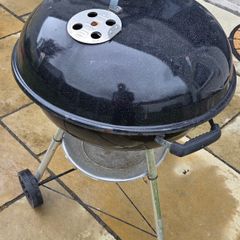 Weber 57cm Compact Kettle charcoal barbecu