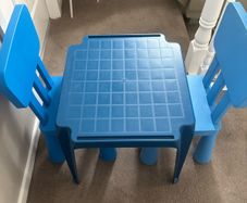 kids table & chairs