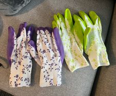 2 pair gardening gloves new