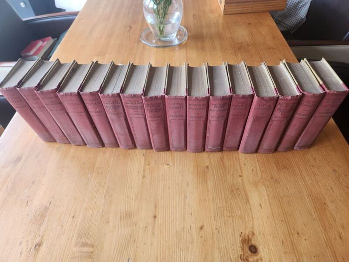 Charles Dickens Set Of 16 Hardback With Many Different Illustrators. See Photos For Same.this Is An Nice Set In Good Condition Featuring Over 20 Of His Famous Novels. See Photos For Same.