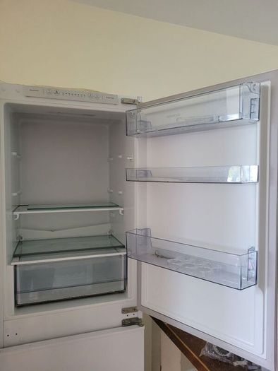 Kenwood integrated fridge/freezer