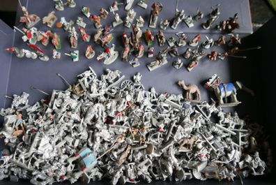 Vintage Lot over 350 Miniature Lead Soldiers Horses Figures War Gaming (some painted)