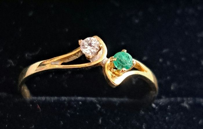 18 ct yellow gold ring