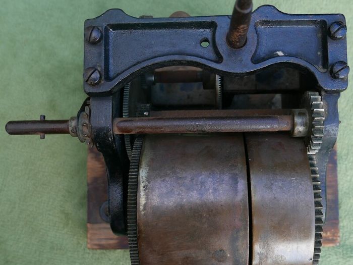 Antique Phonograph Motor - seems to work well