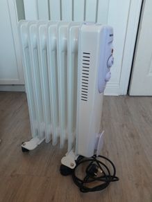 Oil filled electric radiator heater on castors 1500W like new