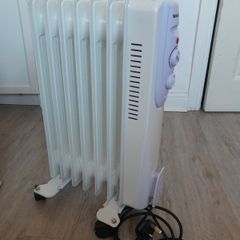 Oil filled electric radiator heater on castors 1500W like new