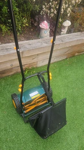 hand propelled lawnmower