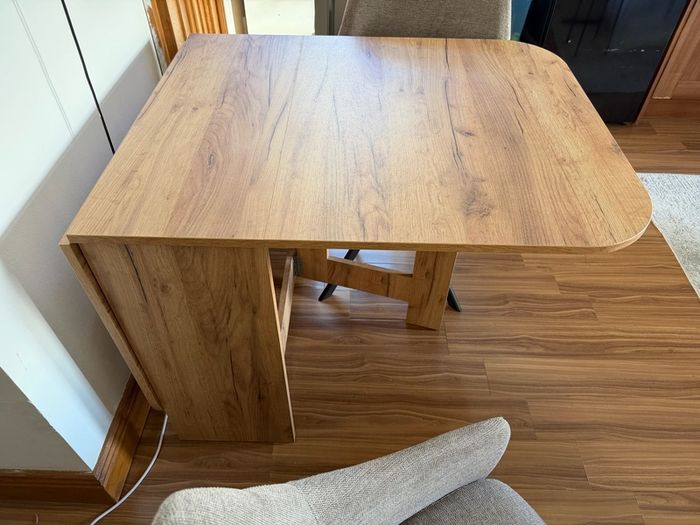 Dining table foldable on both side and 2 chairs (can rotate)