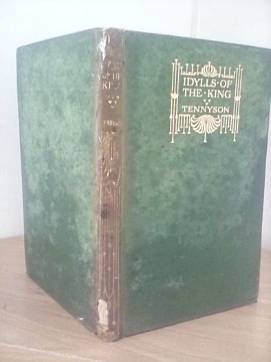 Idylls of The King: In Twelve Books by Alfred Lord Tennyson (HQ457)