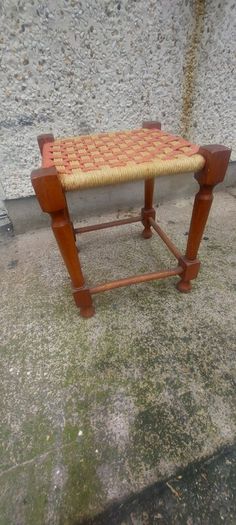 old vintage sugan stool ,,nice used condition, sold as seen, see pictures for condition ,buyer collects or pays postage,