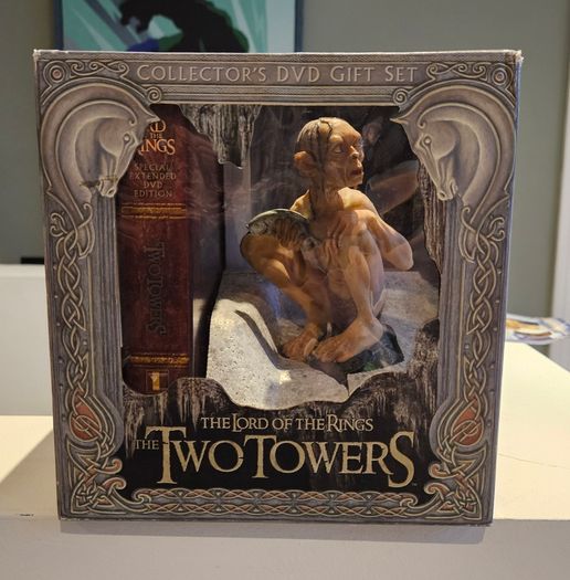 Lord of the Rings, The Two Towers, Collector's DVD Set with Gollum Statue