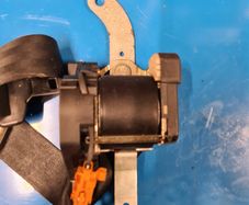 Nissan micra seat belt