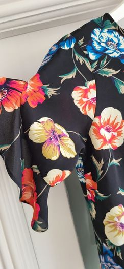 Dorothy Perkins black floral ruffle sleeve top Sz 10UK (Petite) - BNWT Rrp 32
