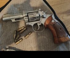 highly collectable Kokusai Smith & Wesson Combat Magnum .357. 1970s plug fire cap gun(film prop)