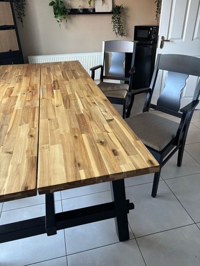 table and chairs