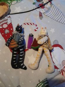 Sitting cat ornaments