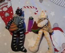 Sitting cat ornaments