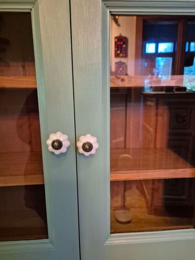Wall or counter top cabinet