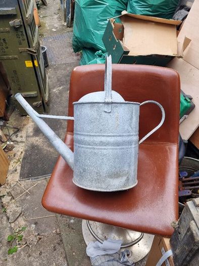 Vintage pieces. Prices to sell and discount on multiple buys. Look at my other ads. Thanks