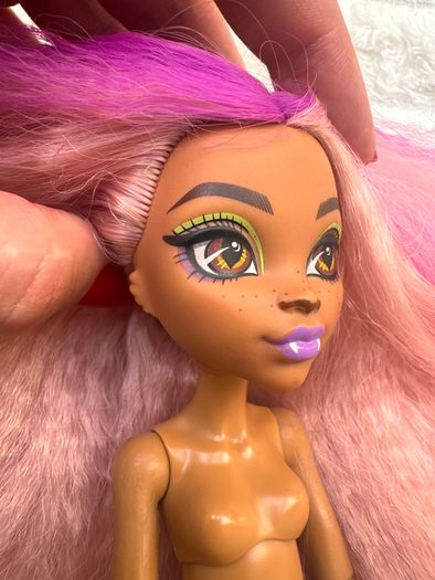 Mattel G3 Monster High Skulltimate Secrets Wave 1 Clawdeen Wolf Doll ONE hand Is Missing Used Please see photos