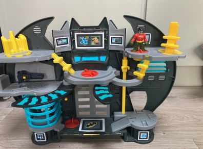 Batcave toy with Robin figure!
