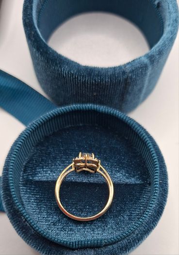 9 ct  blue sapphire and diamond ring size N