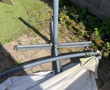 Free cantilever umbrella stand