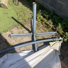 Free cantilever umbrella stand