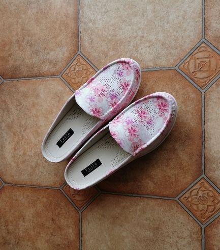 Retro Style Slip On Shoes size 6