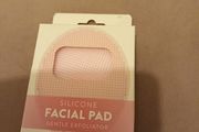 Silicon facial exfoliating pad