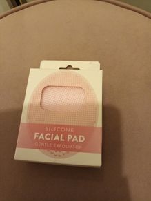 Silicon facial exfoliating pad