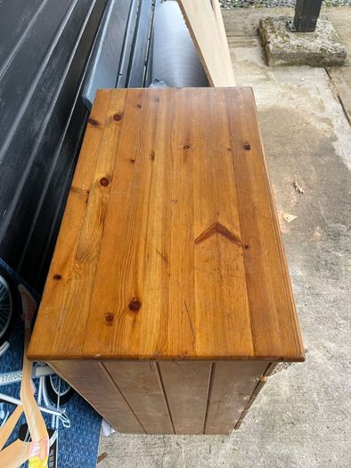 chest of drawers