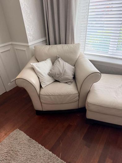 White leather couch/suite with footrests