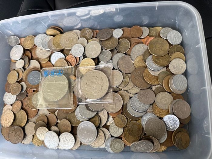 World Coins Collection - Approx 1.6kg