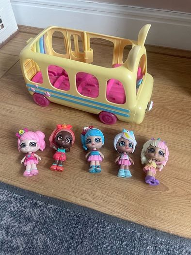 Kindi kids toy dolls and bus