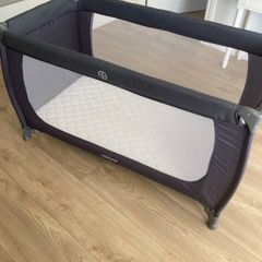 Travel cot